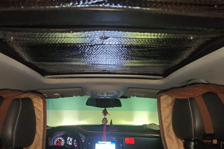 Used Roewe RX5 2016 20T Two-Wheel Drive Manual Flagship Edition Headliner