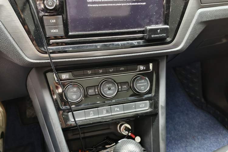 Used Volkswagen Touran 2016 Volkswagen Touran L 280TSI DSG Comfort Edition Audio And AC Panel