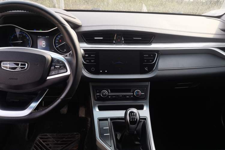 Used Geely Auto Emgrand 2019 Leading Edition 1.5L Manual Luxury Model China VI Standard
