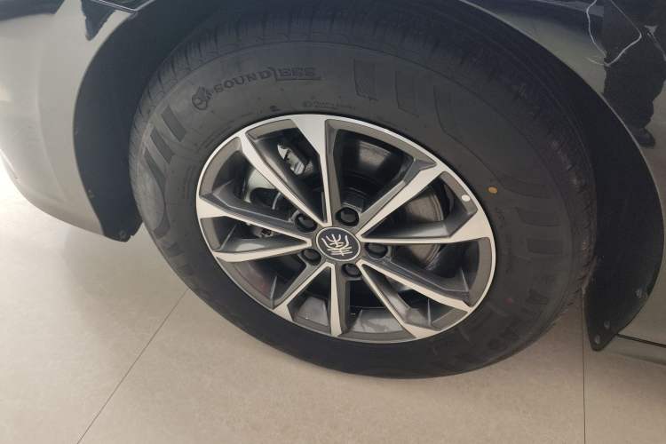 Used BYD Qin PLUS 2024 HONOR Edition DM-i 55KM Leading Model Left Front Wheel Hub