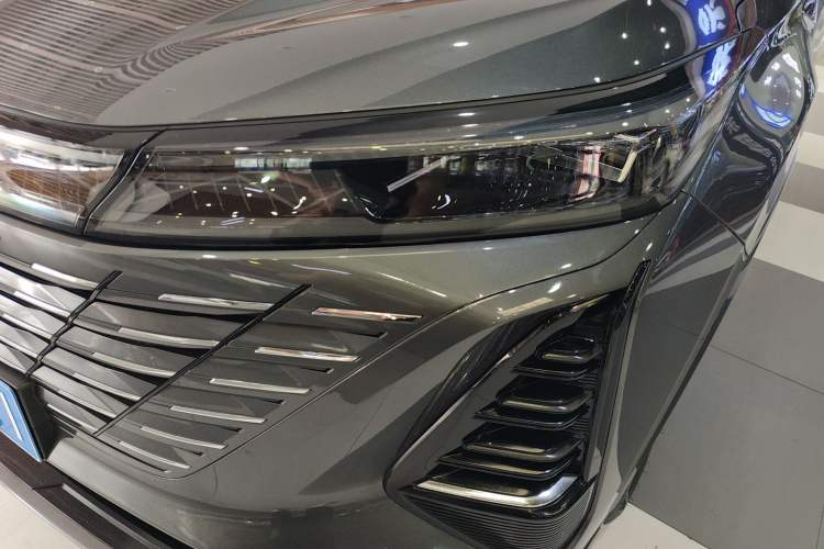 Used CHANGAN CS75 PLUS 2024 3rd Generation Champion Edition 1.5T Intelligent Drive Dynamic Model Left Front Headlight