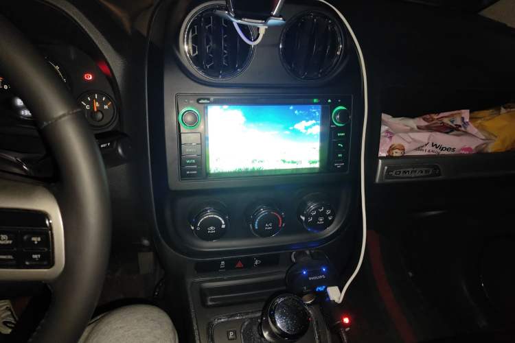 Used Jeep Compass 2013 2.4L four-wheel-drive sport version
