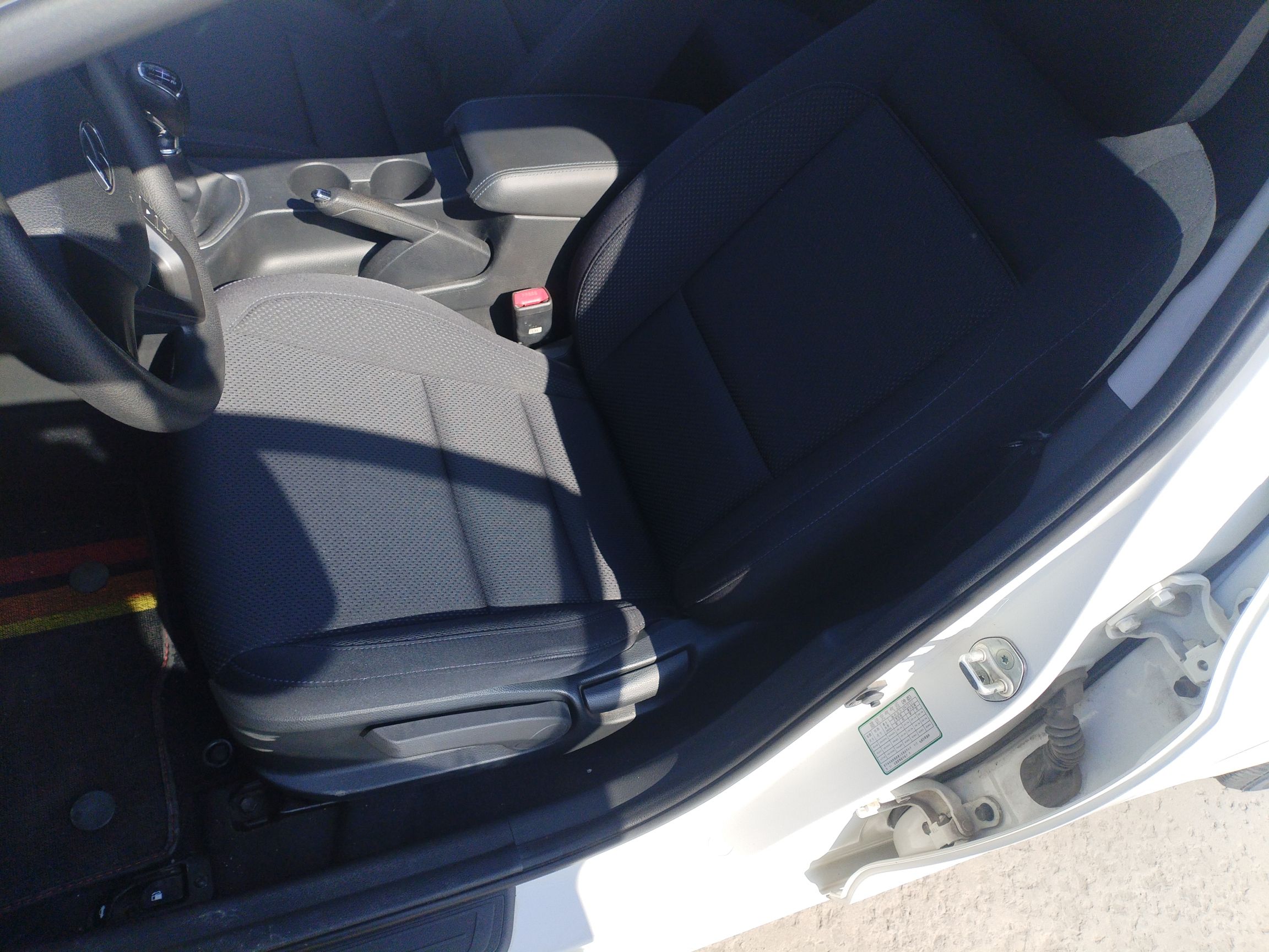 Переднее сиденье в автомобиле