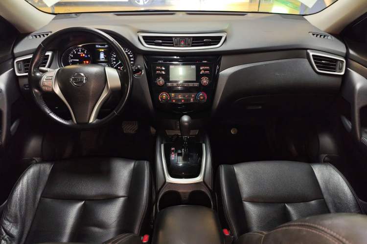 Used Nissan X-Trail 2016 2.0L CVT Smart Enjoyment Version 4WD
