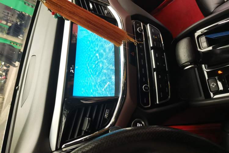 Used GAC Trumpchi GS8 2017 320T Two-Wheel Drive Luxury Smart Connectivity Version (7 Seats) Audio And AC Panel