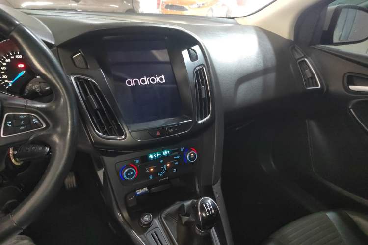 Used Ford Focus 2015 Hatchback 1.6L Manual Fashion Edition Audio And AC Panel