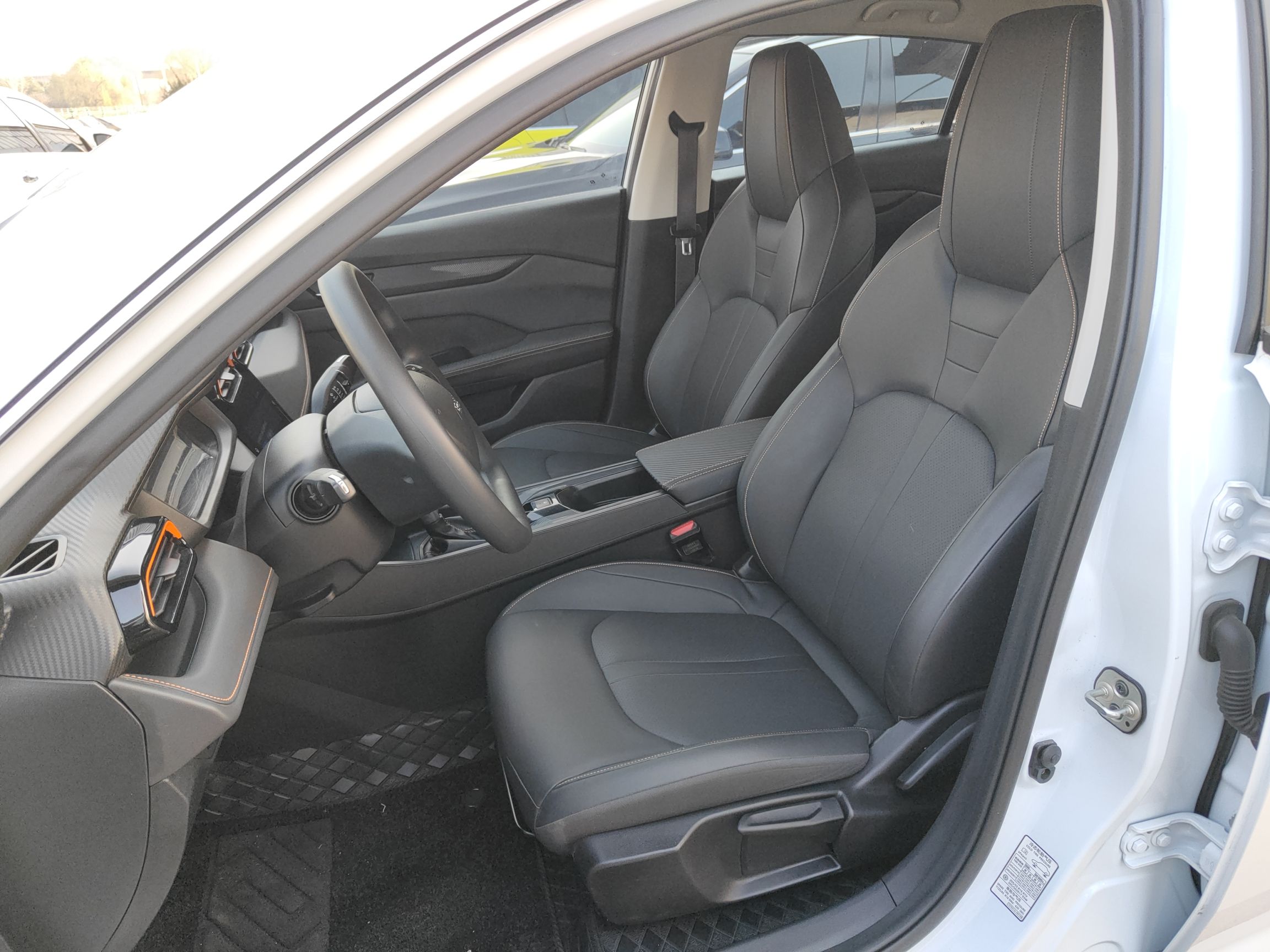 Переднее сиденье в автомобиле