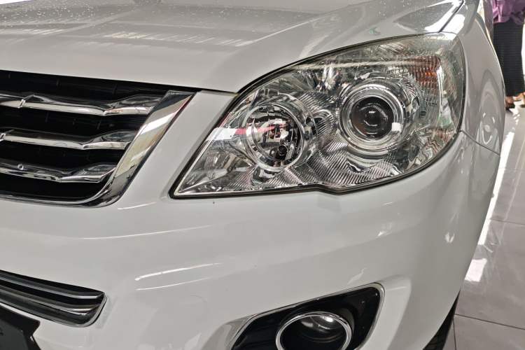 Used Haval H6 2016 Upgraded Model 1.5T Automatic Two-Wheel Drive Elite Version Left Front Headlight