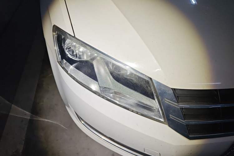 Used Volkswagen Gran Lavida 2013 1.6L Automatic Comfort Model Right Front Headlight