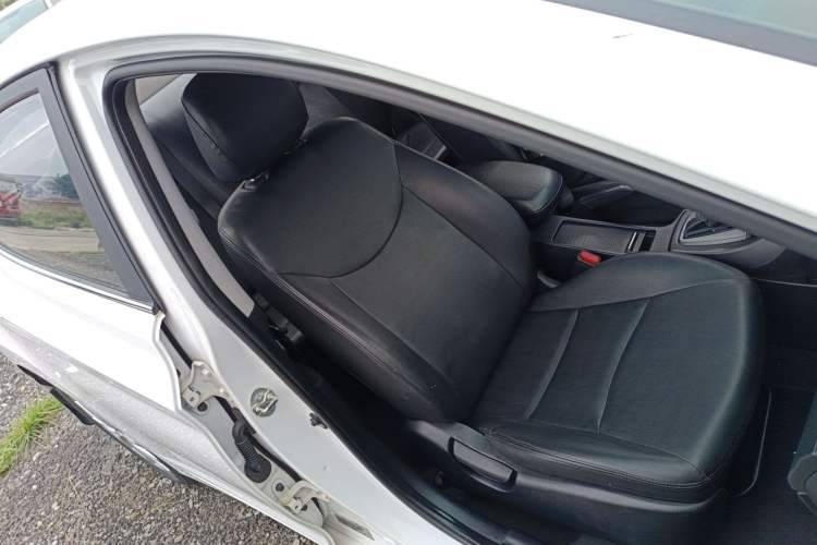 Used Hyundai Elantra (5th Generation / Langdong) 2016 1.6L Automatic Smart Version Right Front Seat