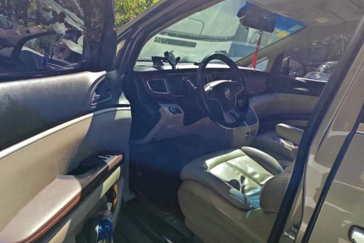 Used Buick GL8 2018 28T Luxury Model China VI Standard Driver Seat