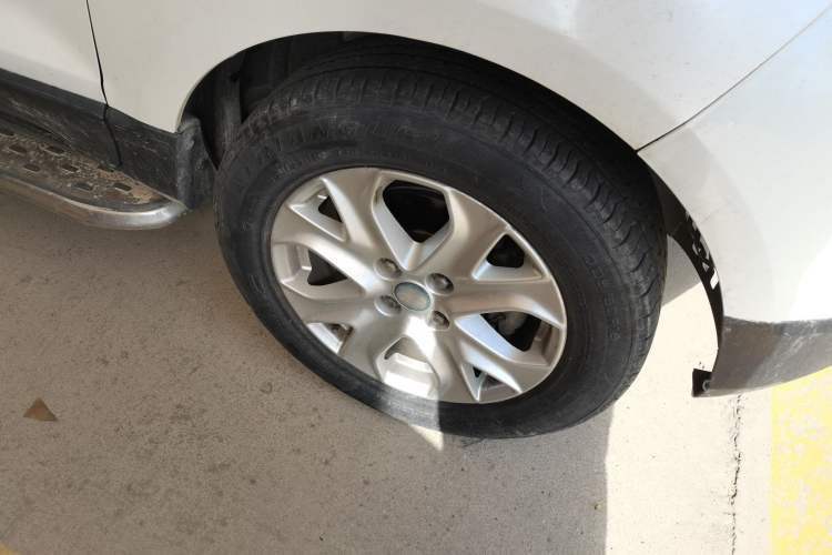 Used Ford EcoSport 2013 1.5L Manual Fashion Model Right Front Wheel Hub