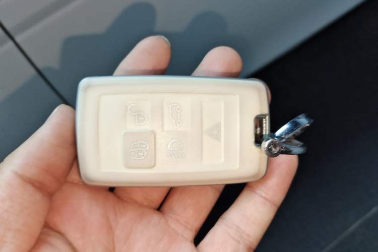 Used Land Rover Range Evoque 2020 249 PS R-DYNAMIC SE Sport Technology Edition Vehicle Key