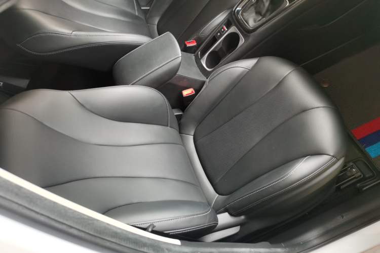 Used Roewe i5 2020 1.5L Automatic 4G Connect Luxury Flagship Edition Right Front Seat