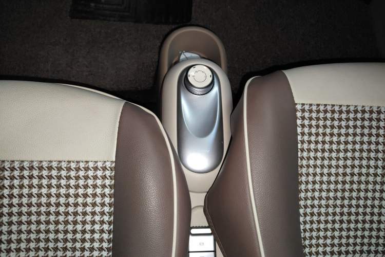 Used Wuling Hongguang MINIEV 2025 Four-Door Version Zhenxiang+ Edition Gear Lever