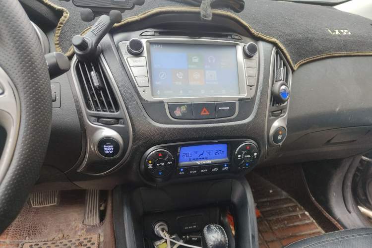 Used Hyundai ix35 2013 2.0L Automatic Two-Wheel Drive Smart GLS China IV Standard
