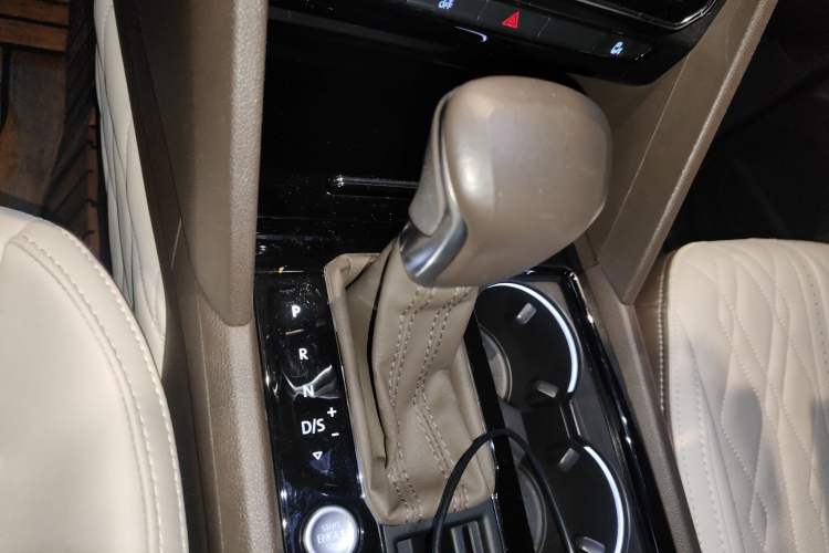 Used Volkswagen Viloran 2020 330TSI Business Edition Gear Lever