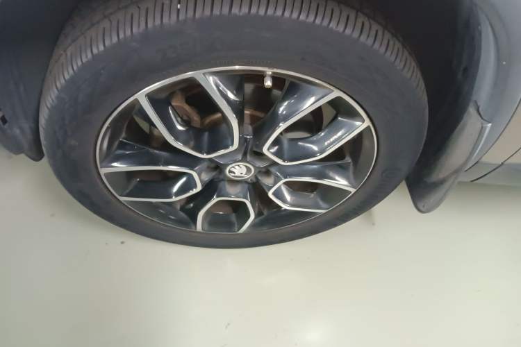 Used Skoda Kodiaq 2019 TSI330 7-Seater Two-Wheel-Drive Luxury Enjoyment Edition China V Emission Standard
