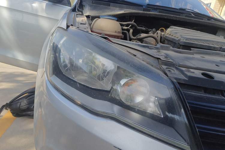 Used Volkswagen Jetta 2013 1.6L Manual Fashion Edition Right Front Headlight