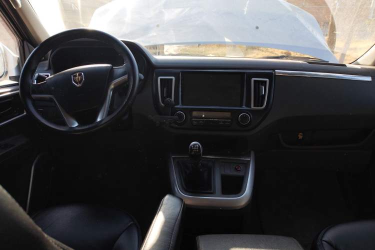 Used Jinbei Hiace King 2021 2.0L City Transport King Series Express Model Standard Top 6-Seater 1TZS
