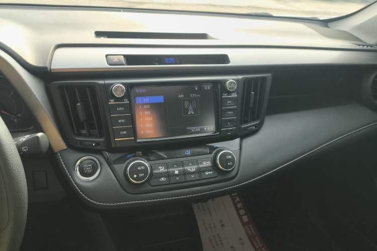 Used Toyota RAV4 2016 2.0L CVT Two-Wheel Drive Fashion Edition China V Standard
