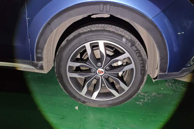 Used Roewe RX5 2017 20T Two-Wheel Drive Automatic Internet Elite Edition Right Front Wheel Hub