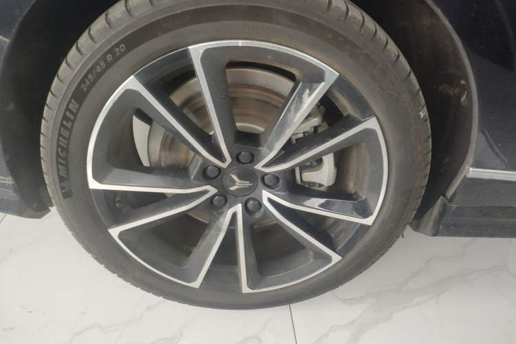 Used VOYAH PASSION 2024 PHEV Four-Wheel Drive Ultra-Long Range Flagship Model
