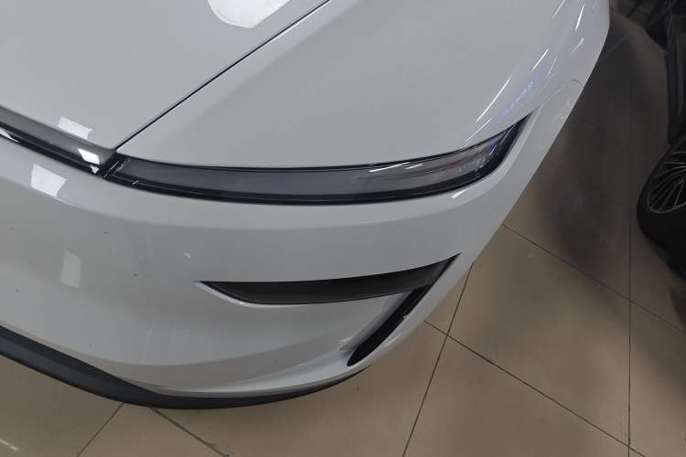 Used Tesla Model Y L 2025 Model Long-Range All-Wheel-Drive Version