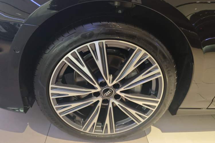 Used Audi A6L 2026 45 TFSI quattro Prestige Dynamic Edition + Premium Package Left Front Wheel Hub