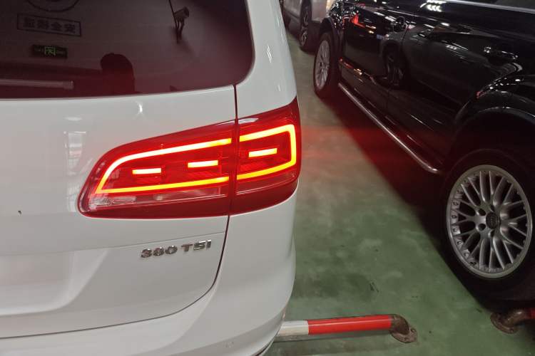 Used Volkswagen Sharan 2016 380TSI Comfort Edition 7-Seater Right Rear Taillight