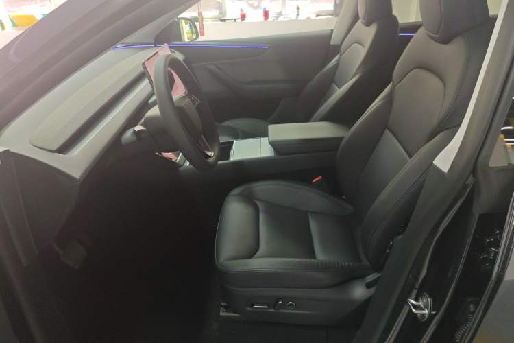 Used Tesla Model Y 2025 Rear-Wheel-Drive Version