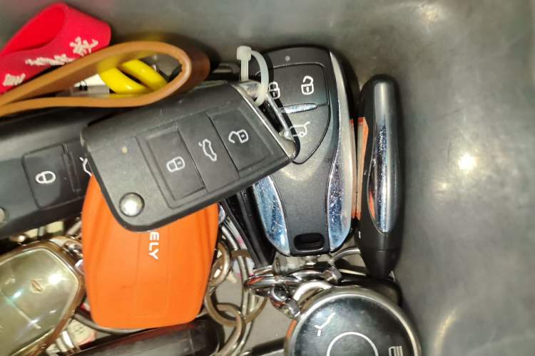 Used Volkswagen Tiguan L 2020 330TSI Automatic Two-Wheel Drive Panoramic Comfort Edition China VI Standard Vehicle Key