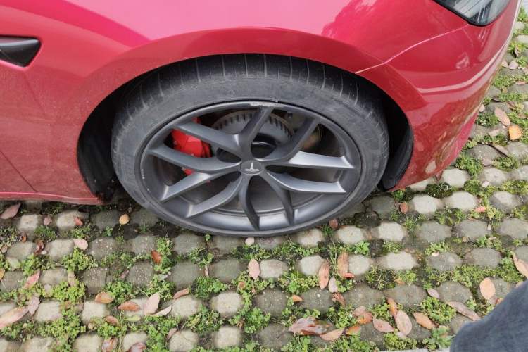 Used Tesla Model 3 2021 Revised Version II – Performance High-Performance All-Wheel-Drive Edition Right Front Wheel Hub