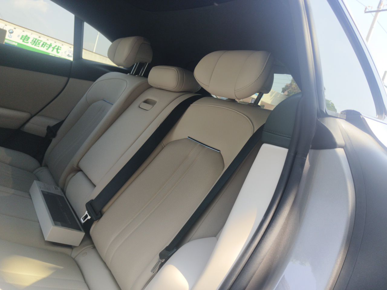 Xiaomi Auto YU7 2025 Ultra-Long Range High-Performance All-Wheel-Drive Max Edition — снимка 17