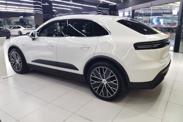 Used Porsche Macan 2024 Macan Long Range Edition
