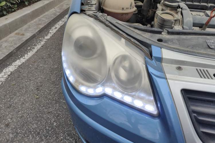 Used Volkswagen Polo 2009 Jingqu 1.4L Manual - Elegant Edition