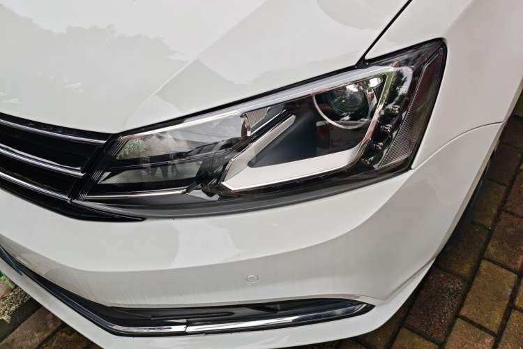 Used Volkswagen Sagitar 2015 230TSI Automatic Luxury Model Left Front Headlight