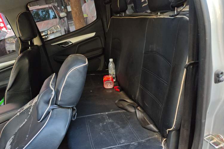 Used Isuzu D-MAX 2019 2.5T Two-Wheel Drive Manual Navigation Version China VI JE4D25Q6A
