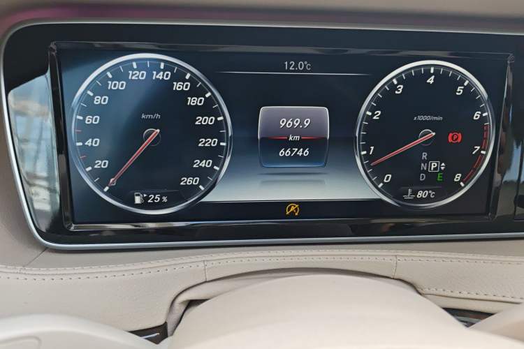 Used Mercedes-Benz Maybach S-Class 2016 S 400 4MATIC Odometer Close Up