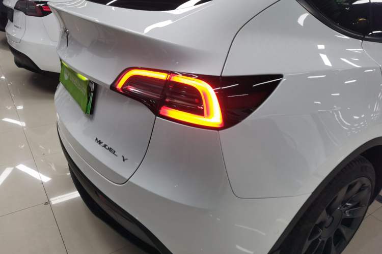 Used Tesla Model Y 2022 Long-Range All-Wheel-Drive Version
