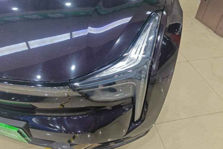 Used NETA U 2022 Zhi 400 Lithium-Nickel-Manganese-Cobalt Energy System Left Front Headlight