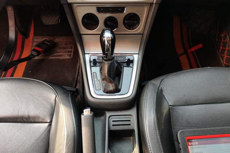 Used Volkswagen Lavida 2015 1.6L Automatic Comfort Edition
