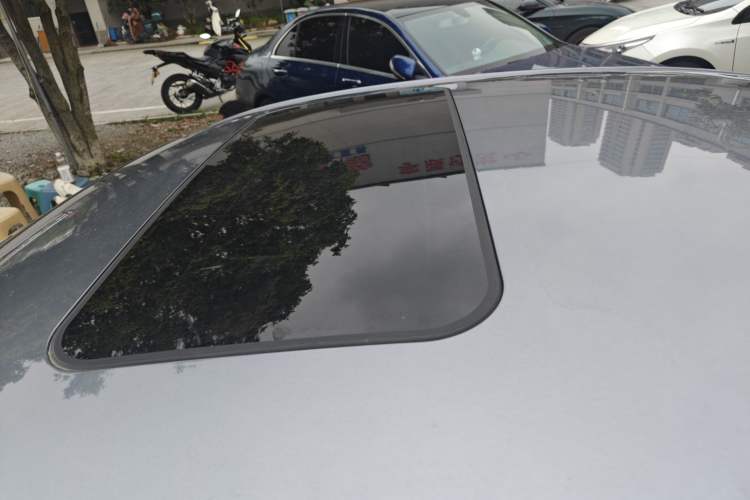 Used Roewe i5 2021 1.5L Manual Diamond Edition Roof