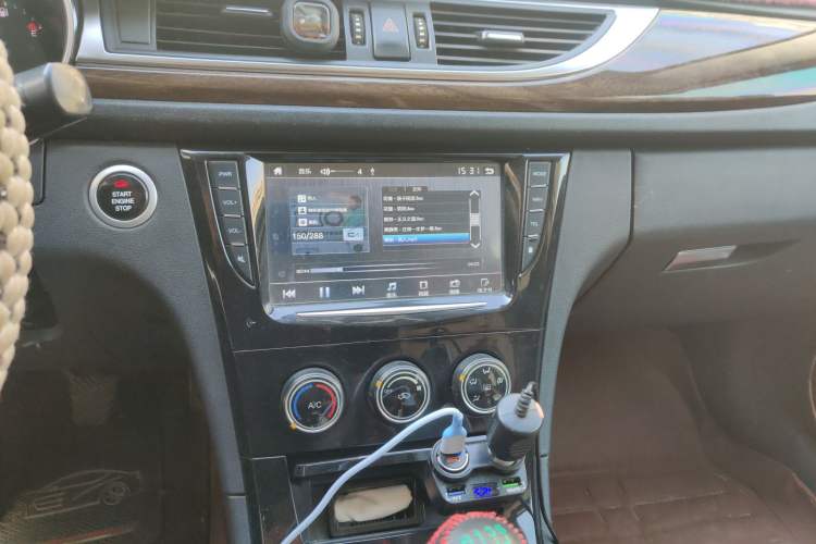 Used Zotye Z500 2015 1.5T Manual Luxury Model Audio And AC Panel