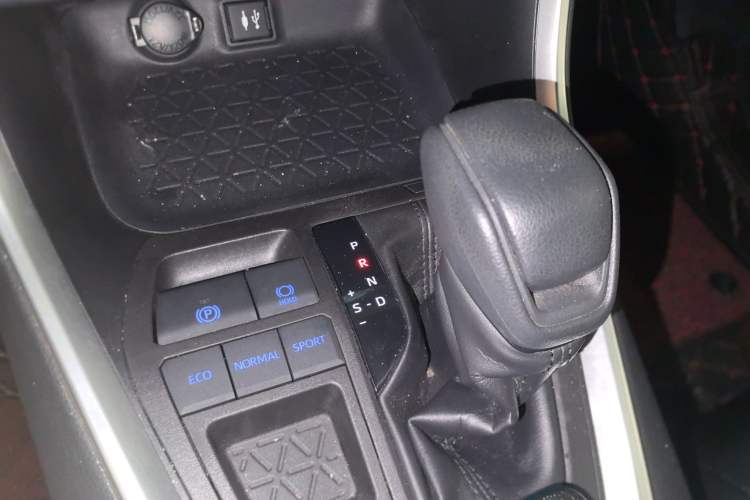 Used Toyota RAV4 2020 Dual-Engine 2.5L E-CVT Two-Wheel Drive Elite Edition