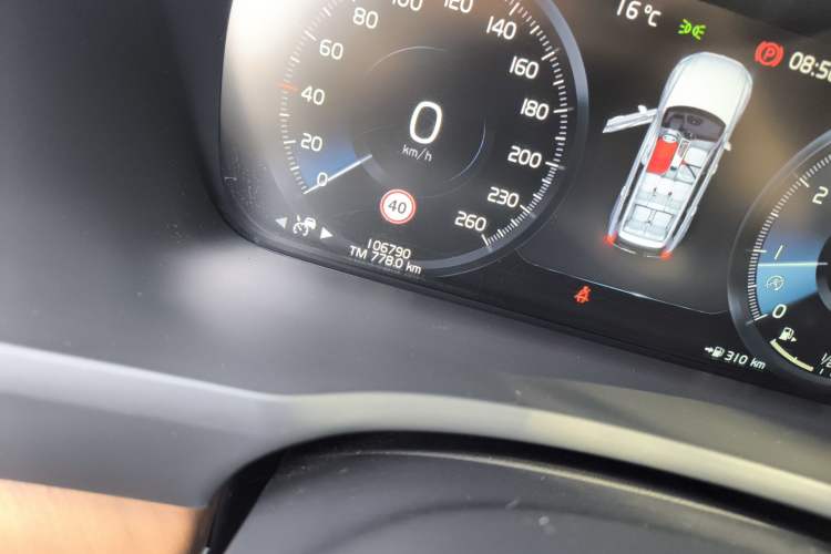 Used Volvo XC90 2021 B5 SmartDrive Luxury Edition 7 Seats Odometer Close Up