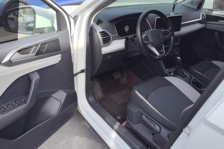 Used Volkswagen Tharu 2023 300TSI Two-Wheel-Drive Crescent Edition
