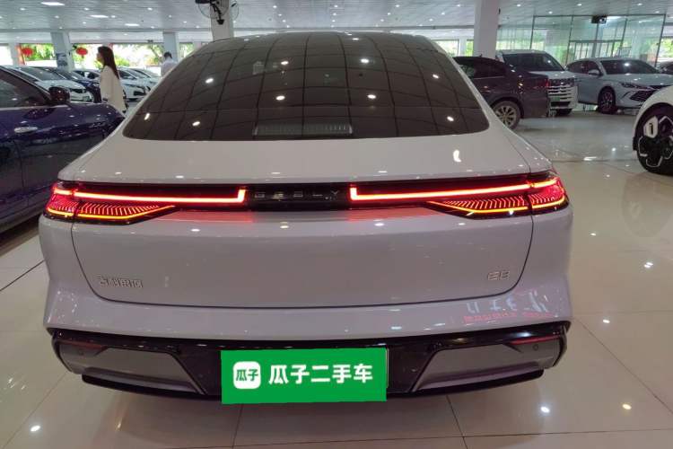 Used Geely Galaxy E8 2025 700 km Long-Range Intelligent Driving Version
