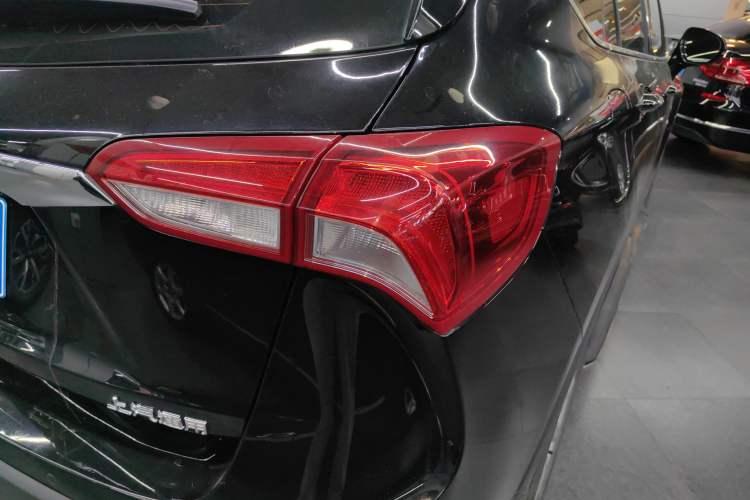 Used Buick Envision 2018 20T Two-Wheel-Drive Elite Model Right Rear Taillight
