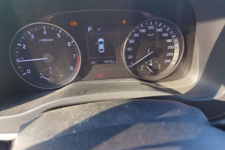 Used Hyundai Elantra (6th Generation / Lingdong) 2016 1.6L Automatic ZhiXuan – Elite Version Odometer Close Up